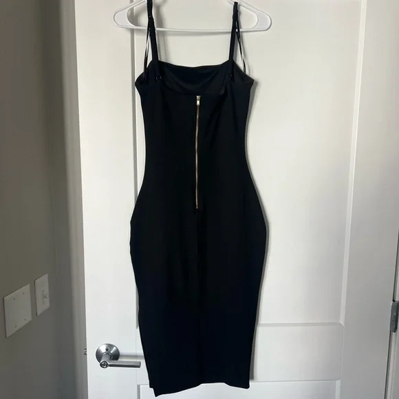 Lulu’s black dress - Picture 3 of 7